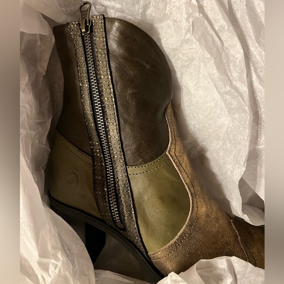 CASTA Twist Combo Heeled Boots in gold & olive, NIB, size 39 (8.5 US) - Picture 11 of 15